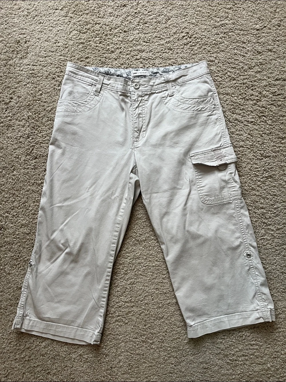 Lee Women’s Cargo Capri Pants in Light Tan